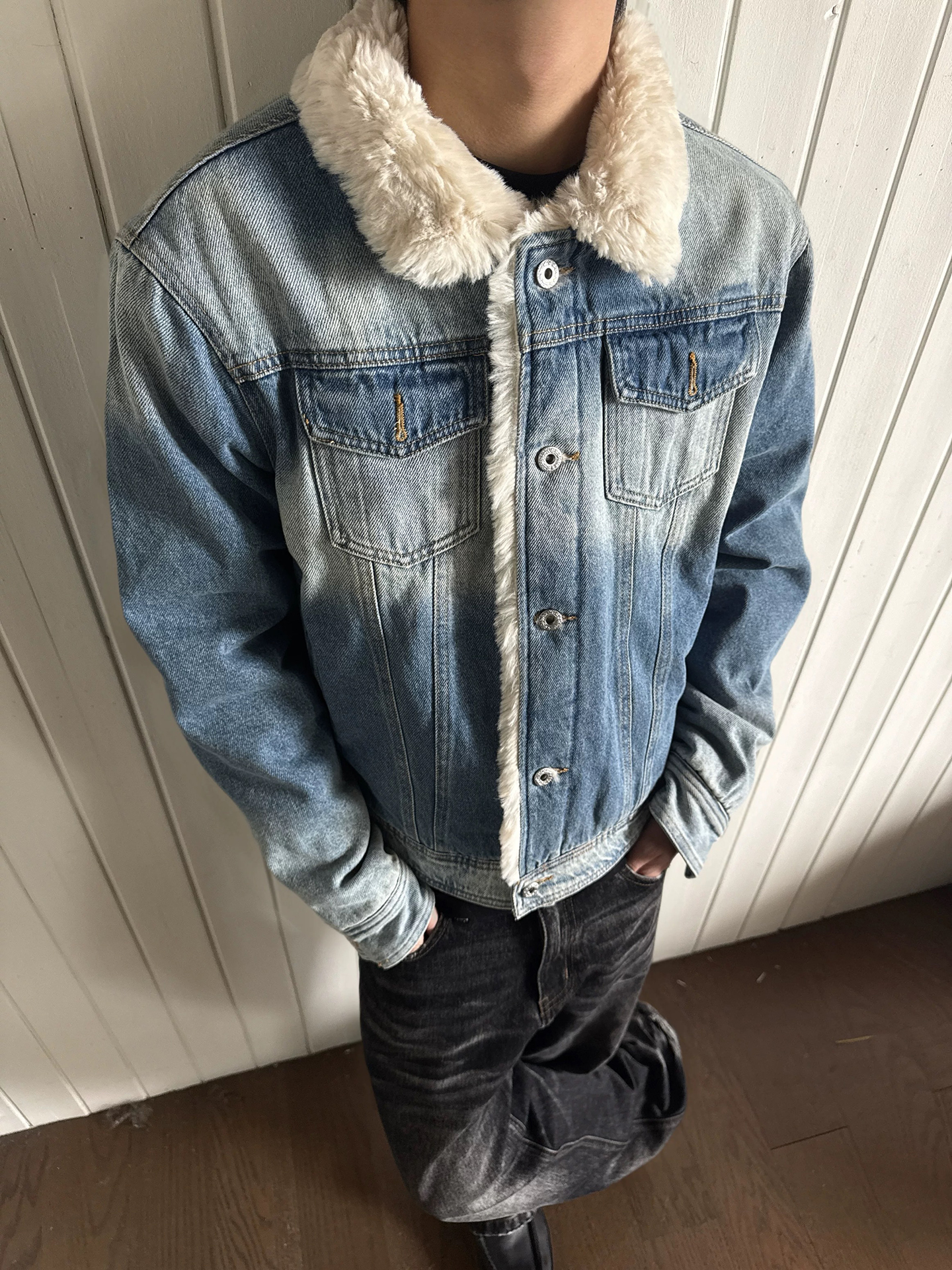 Milan Street Style Worn-In Den - Street Fashion Of Milan reseña y precio