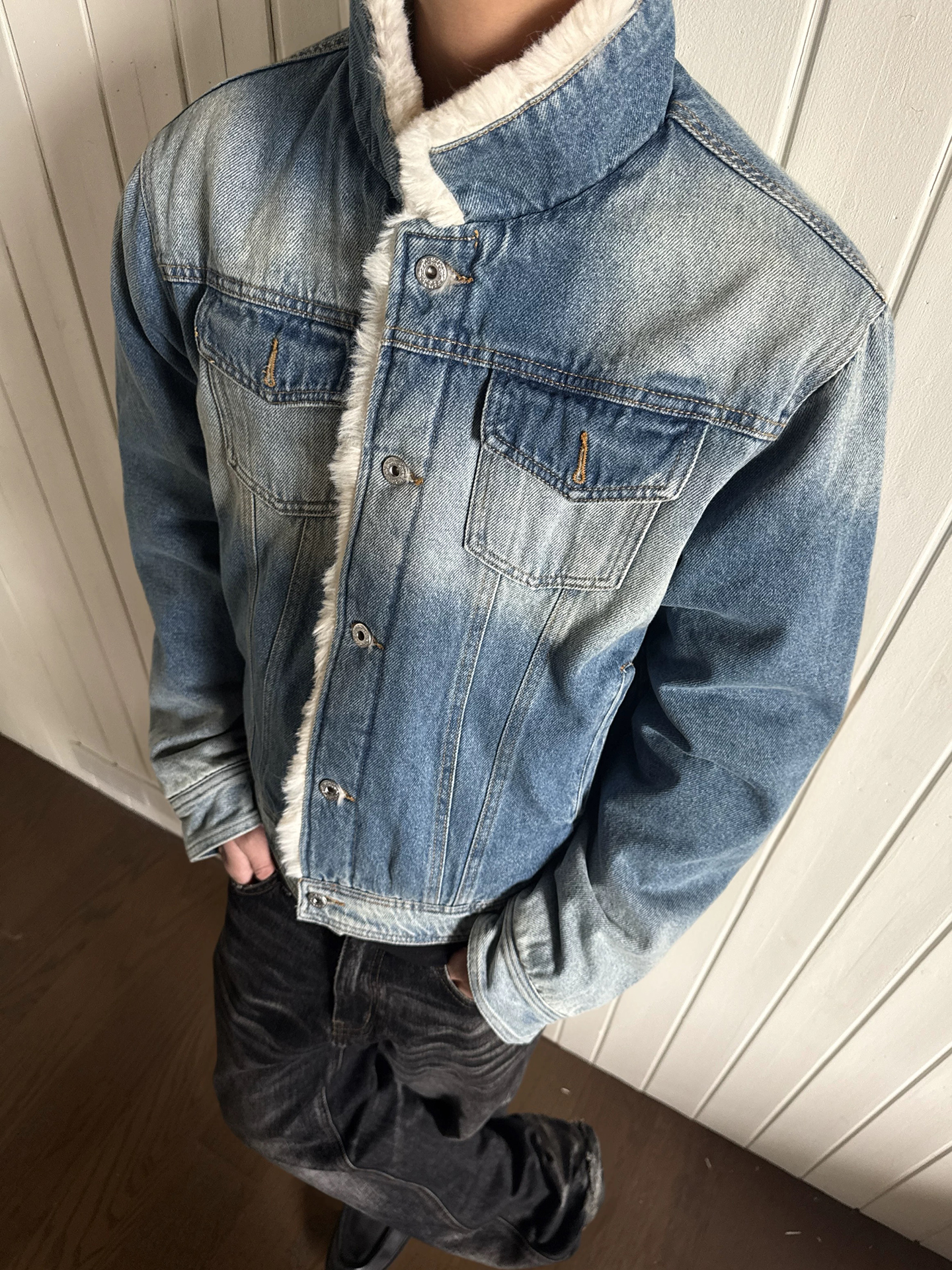 Milan Street Style Worn-In Den - Street Fashion Of Milan reseña y precio
